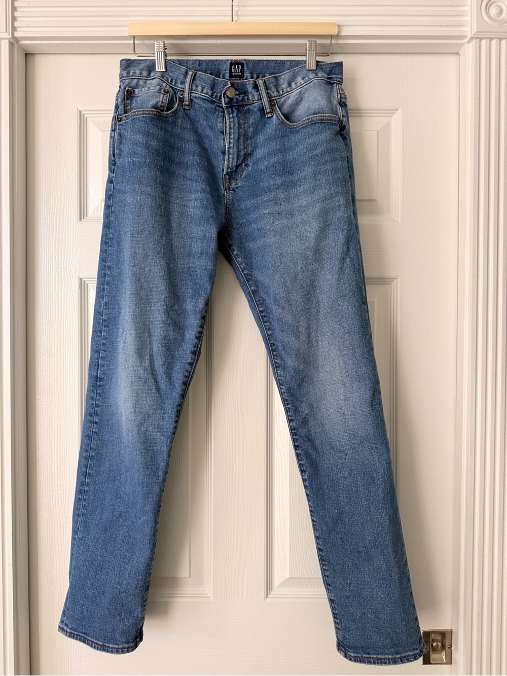 GAP athletic fit Men’s Jeans in Medium Blue Wash30x32